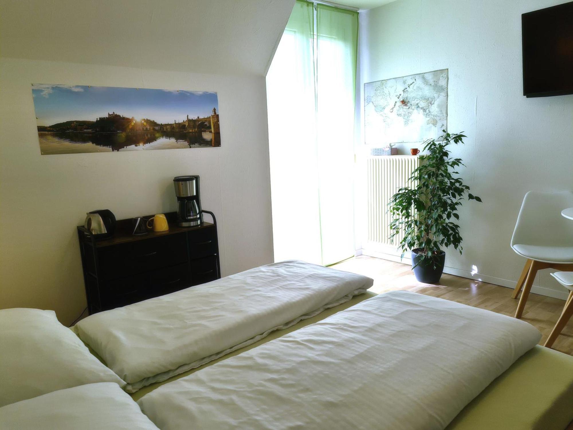Lichtdurchflutetes Zimmer - Kaeppele Waldbuttelbrunn ภายนอก รูปภาพ